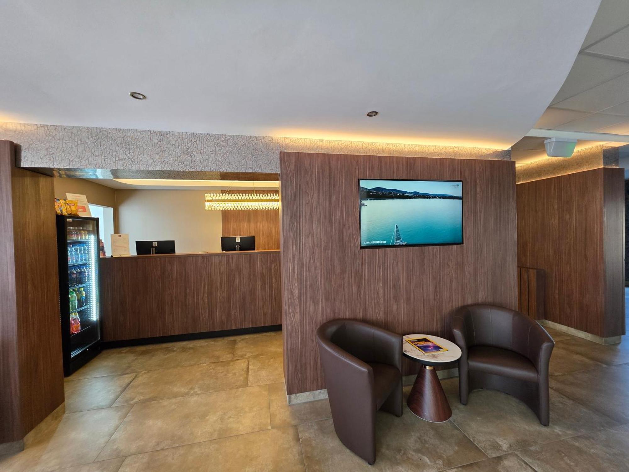 Canada Hotel Budapest — Photos 1